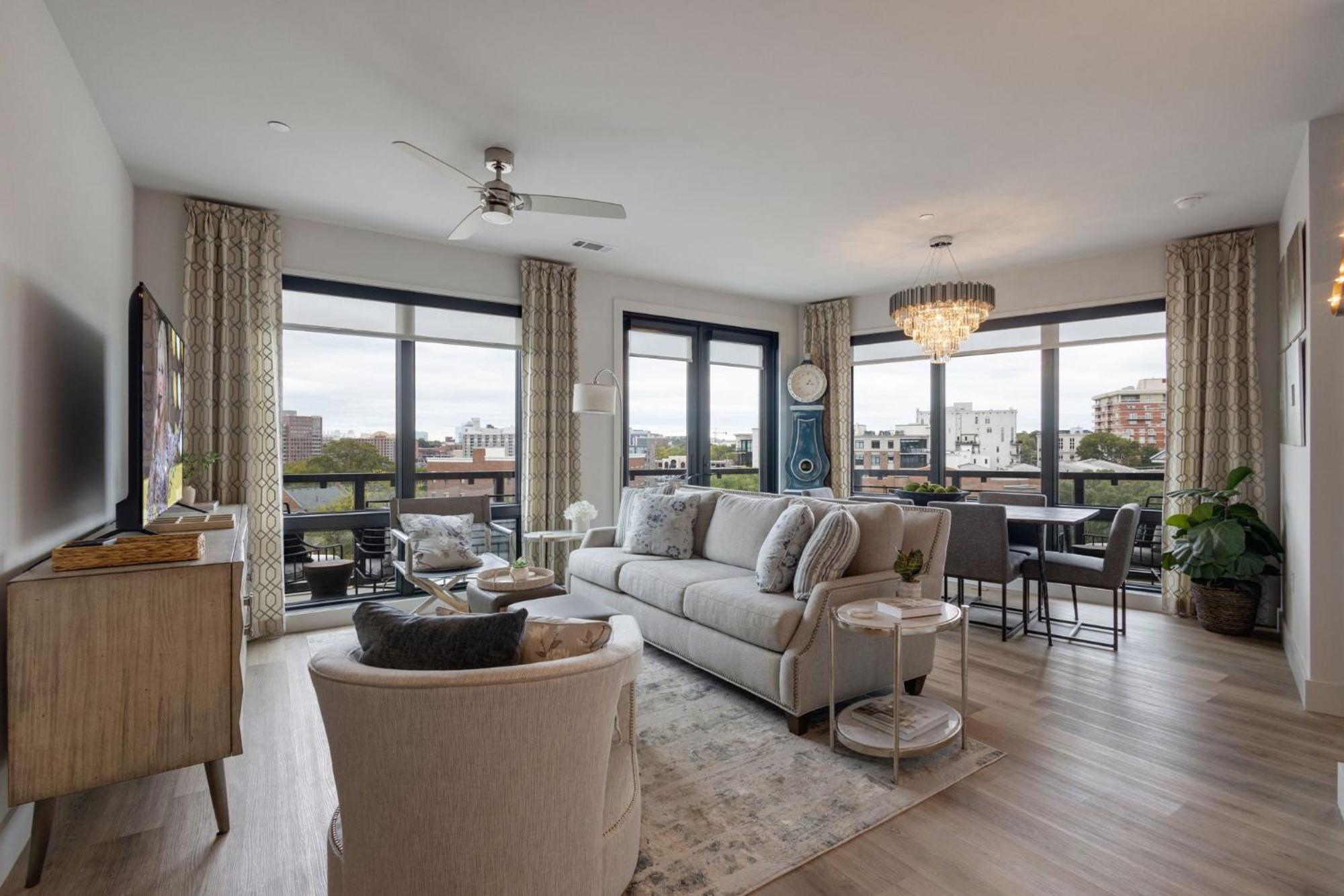 Elegant Corner Penthouse With Private Balcony, Skyline Views, Pool, And Gym Apartment Nashville Bagian luar foto