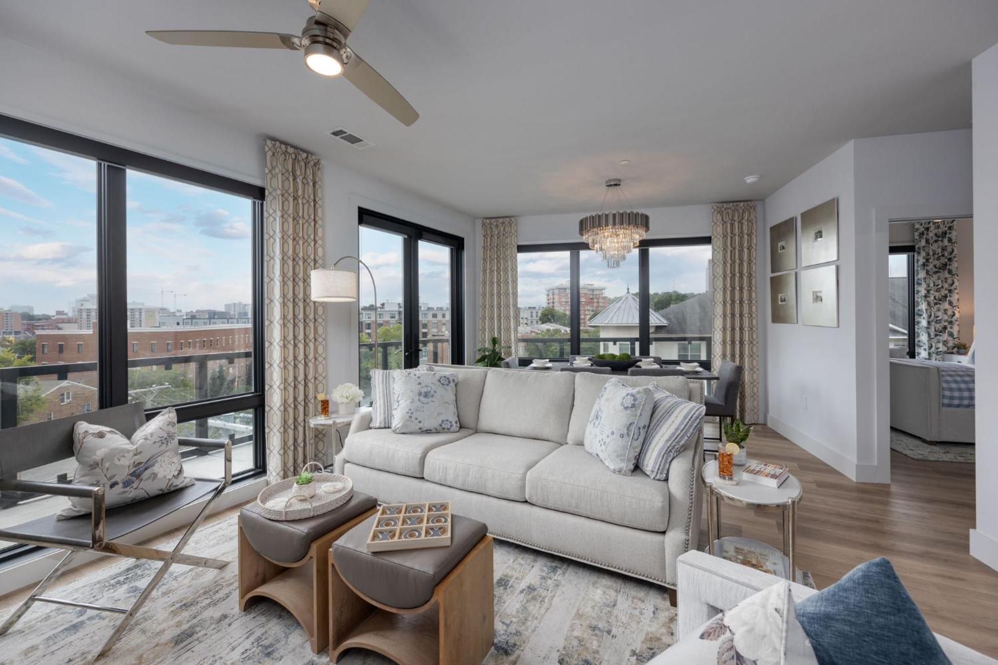 Elegant Corner Penthouse With Private Balcony, Skyline Views, Pool, And Gym Apartment Nashville Bagian luar foto